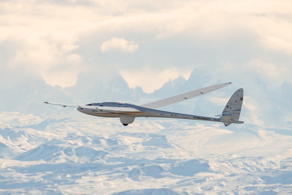 La Airbus Perlan Mission II se eleva a más de 62.000 pies, estableciendo un segundo récord mundial de altitud y traspasando la Línea Armstrong